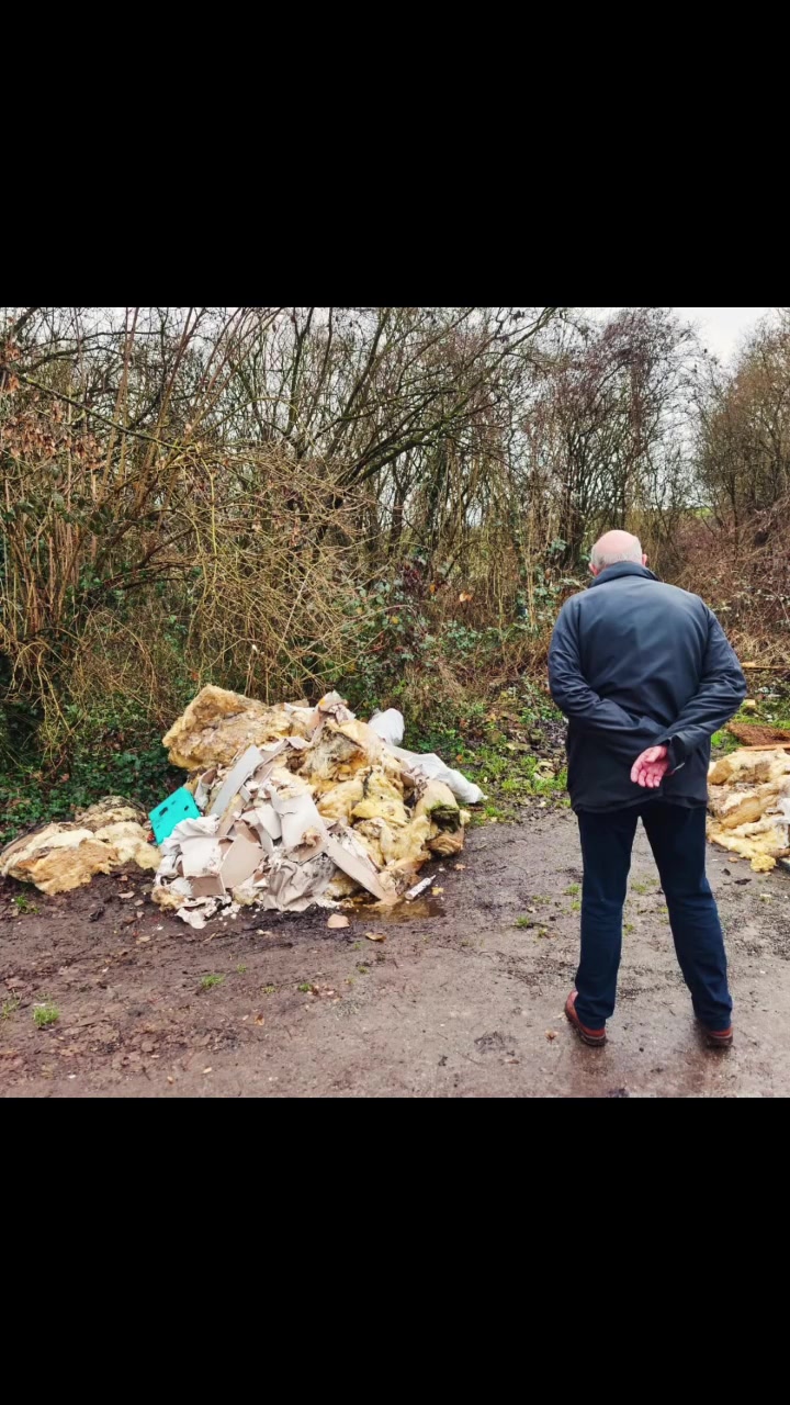 , dépôts sauvages; En bordure de forêt, non loin du Mont de Veine, ainsi que dans un autre secteu